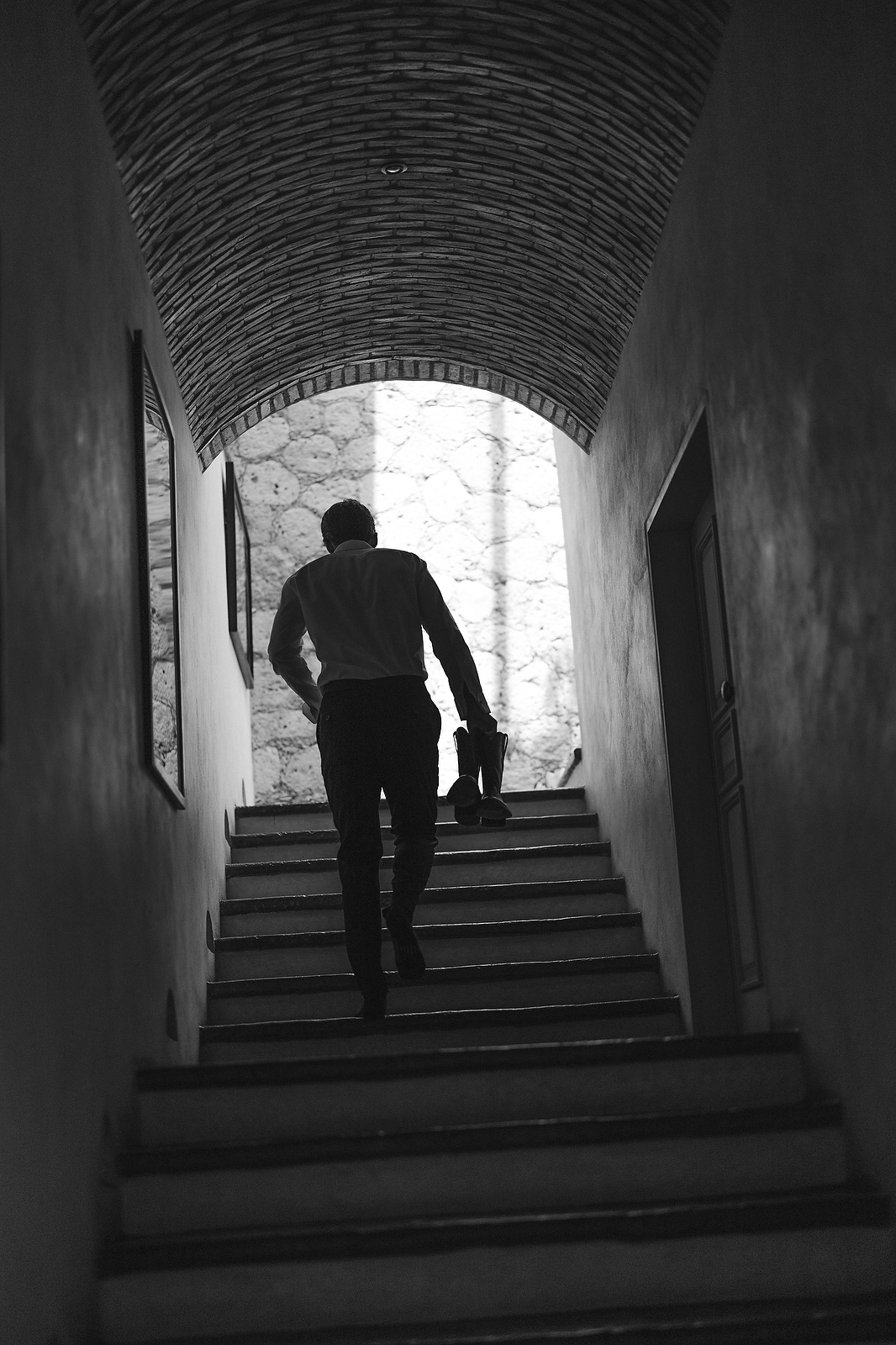 Groom walking up stairs silhouette at San Miguel de Allende venue