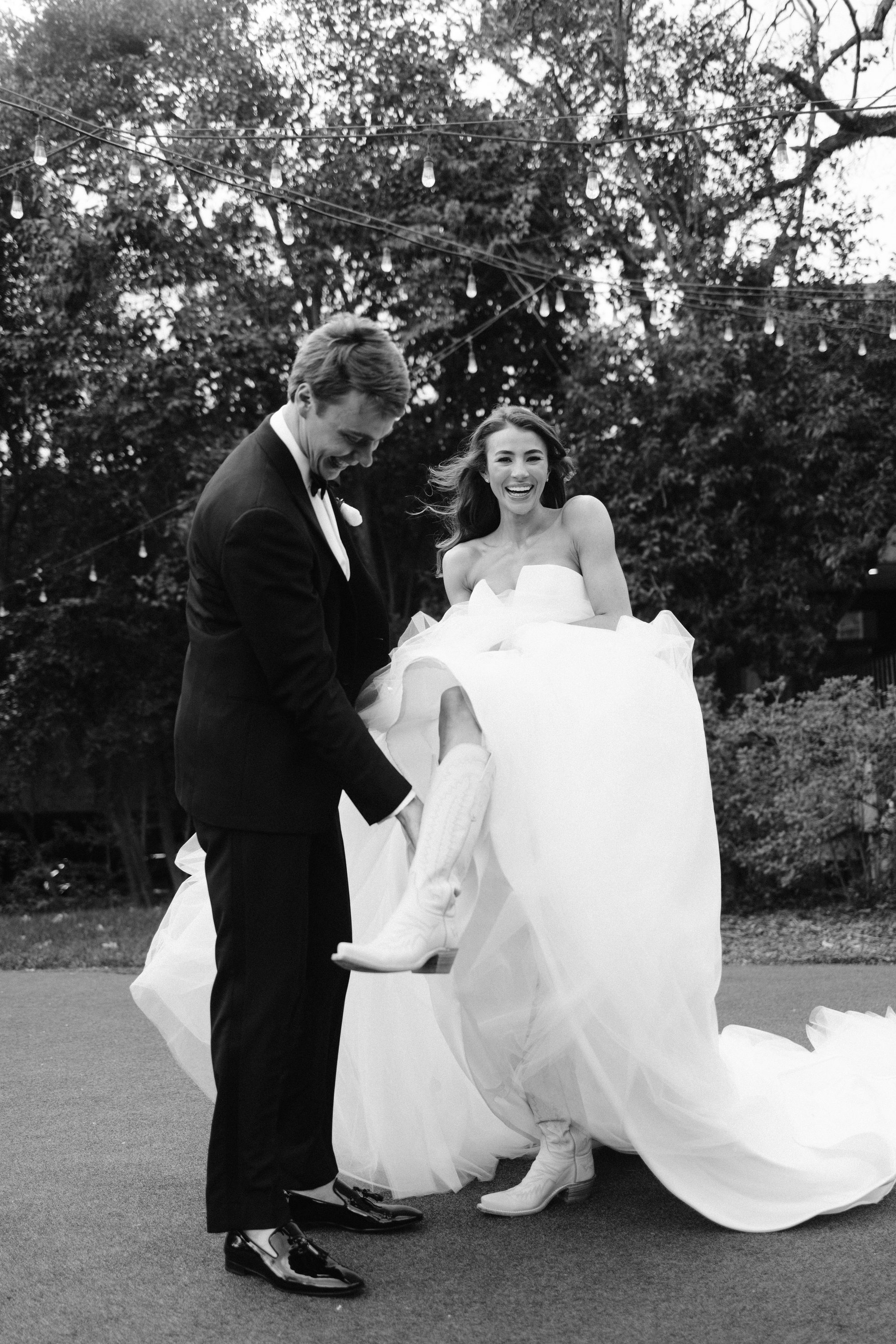 First look embrace at Houstonian Hotel Houston