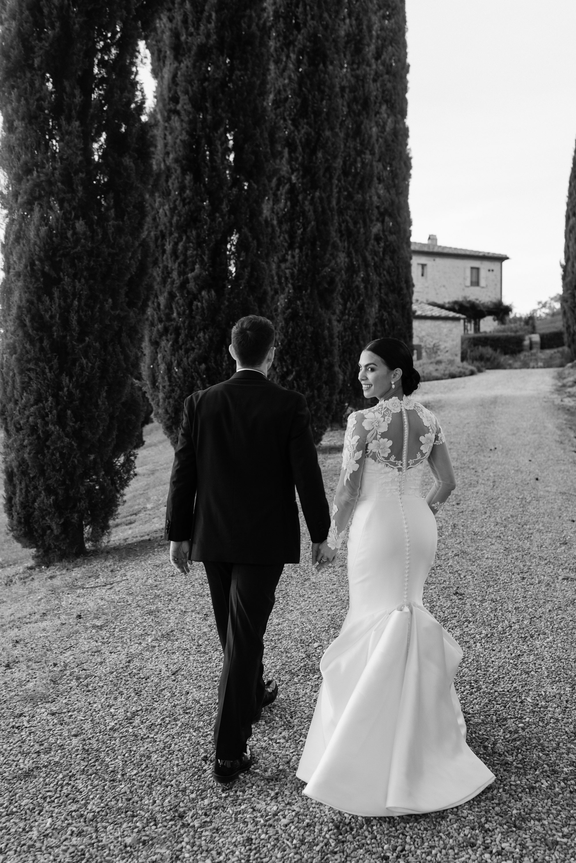 Kaitlin and Ryan portrait in Tuscany