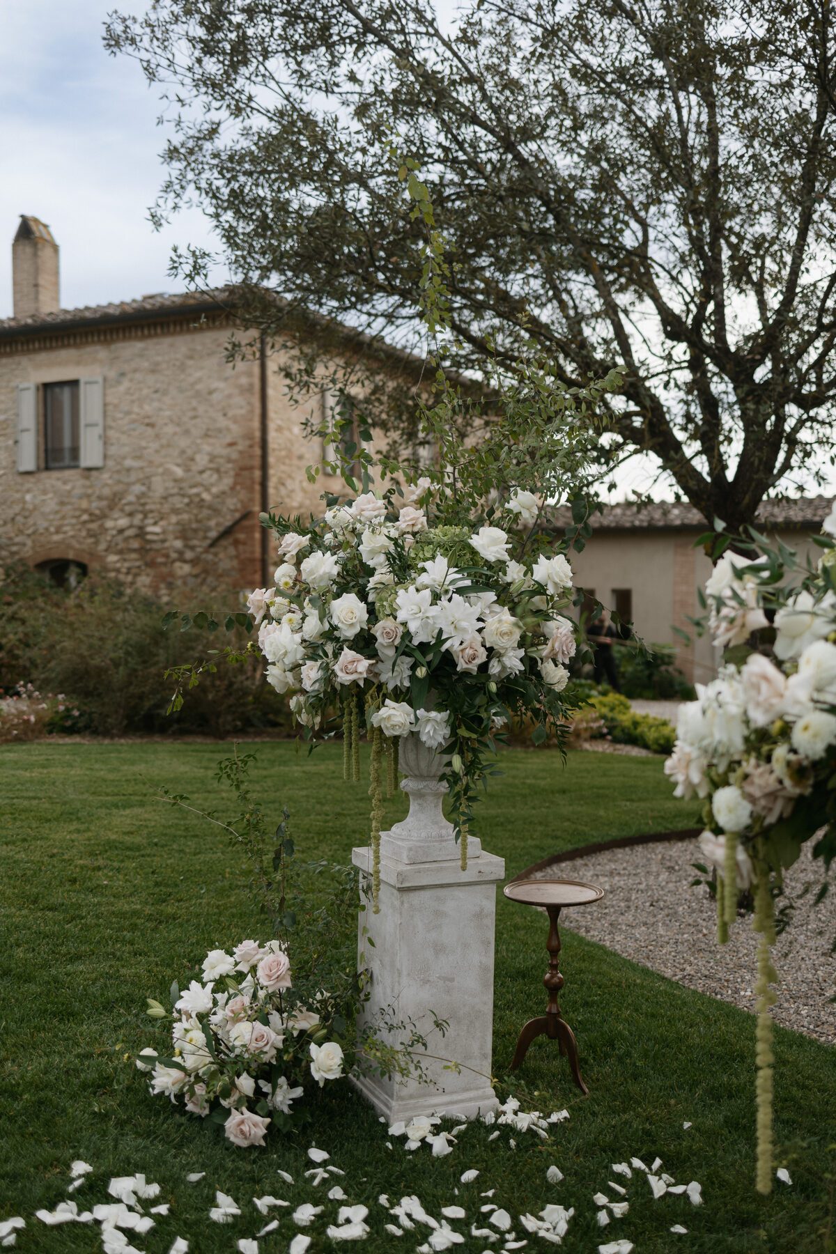 Bridal floral details Tuscany