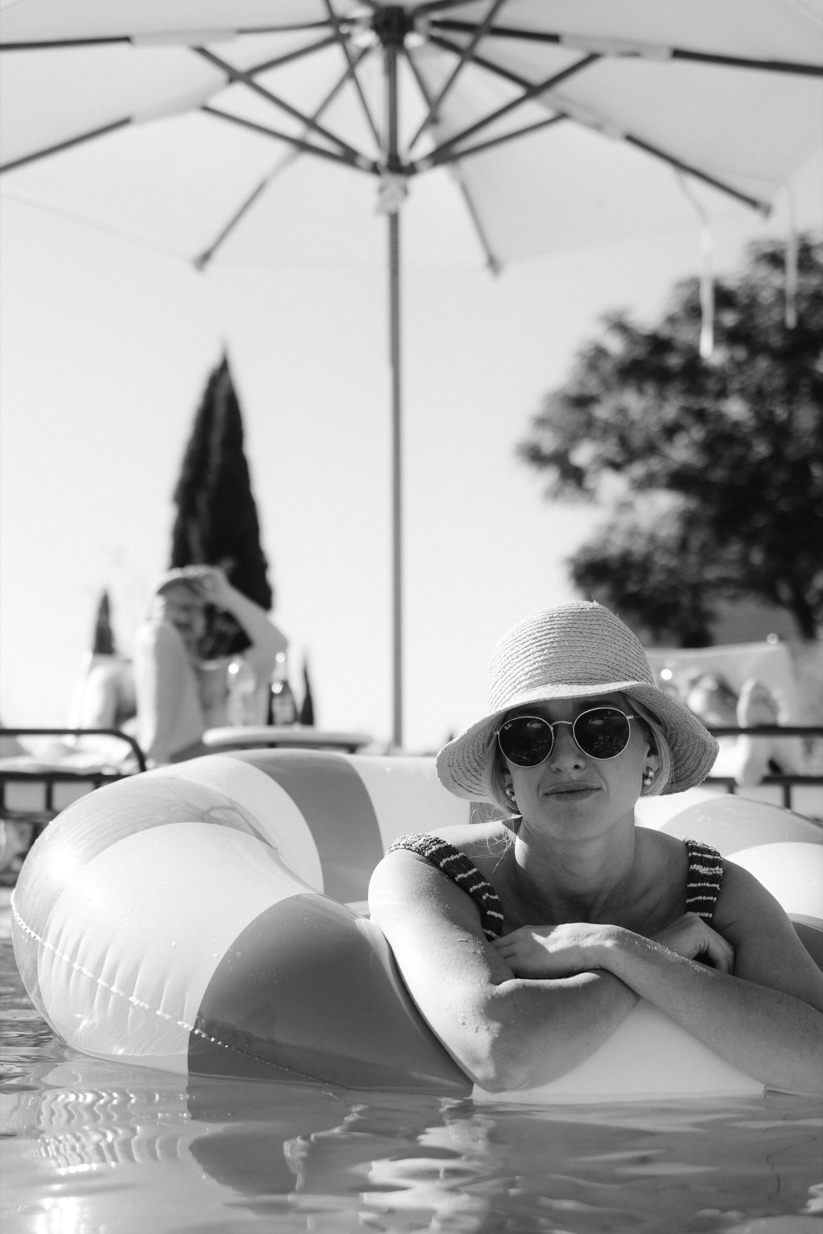 Candid group photo at Ombroneta Villa pool day-after wedding celebration Tuscany