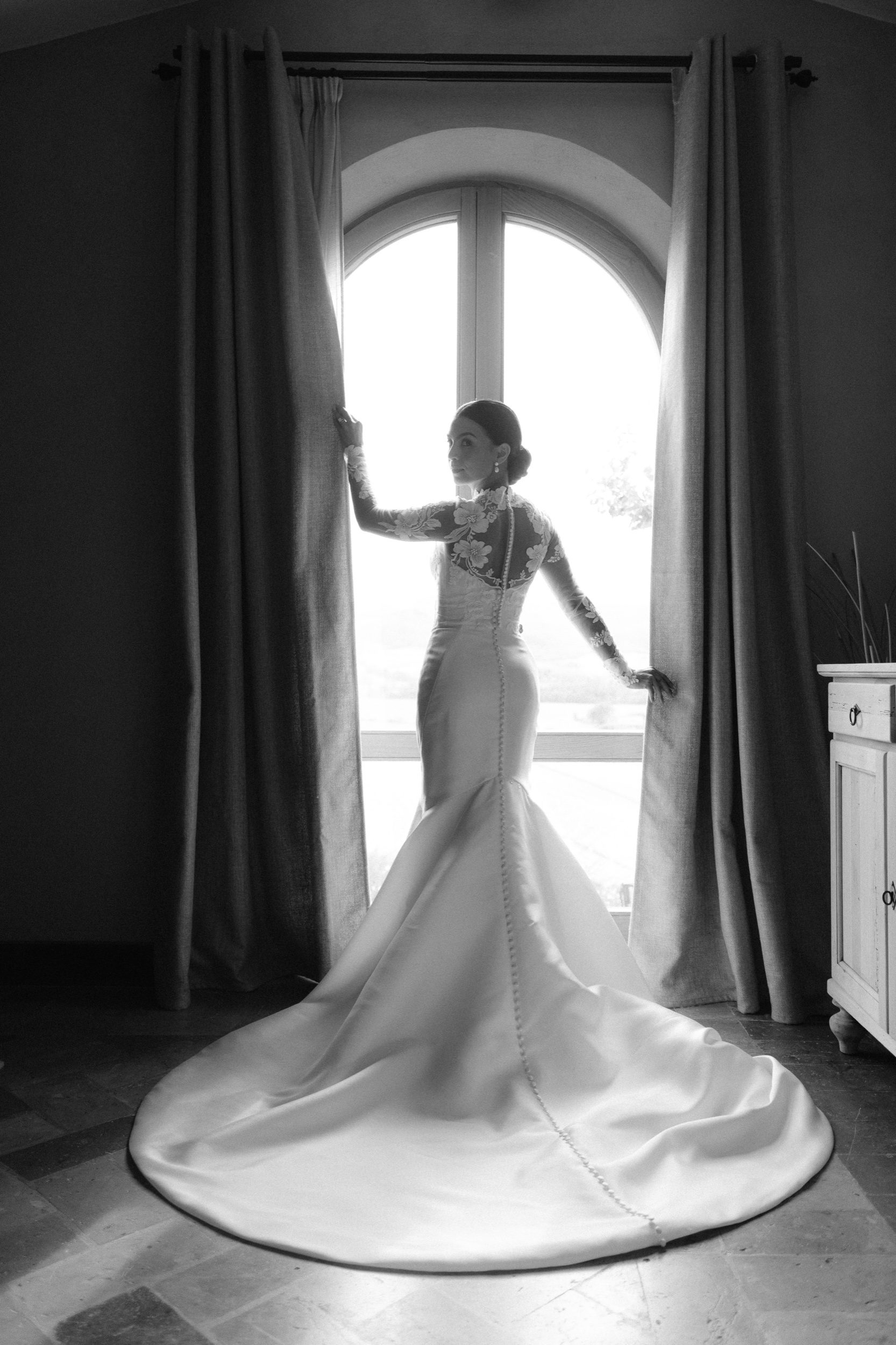 Bride and bridesmaids sharing champagne toast before Tuscany wedding ceremony